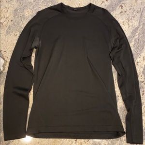 Black long sleeve lululemon t-shirt